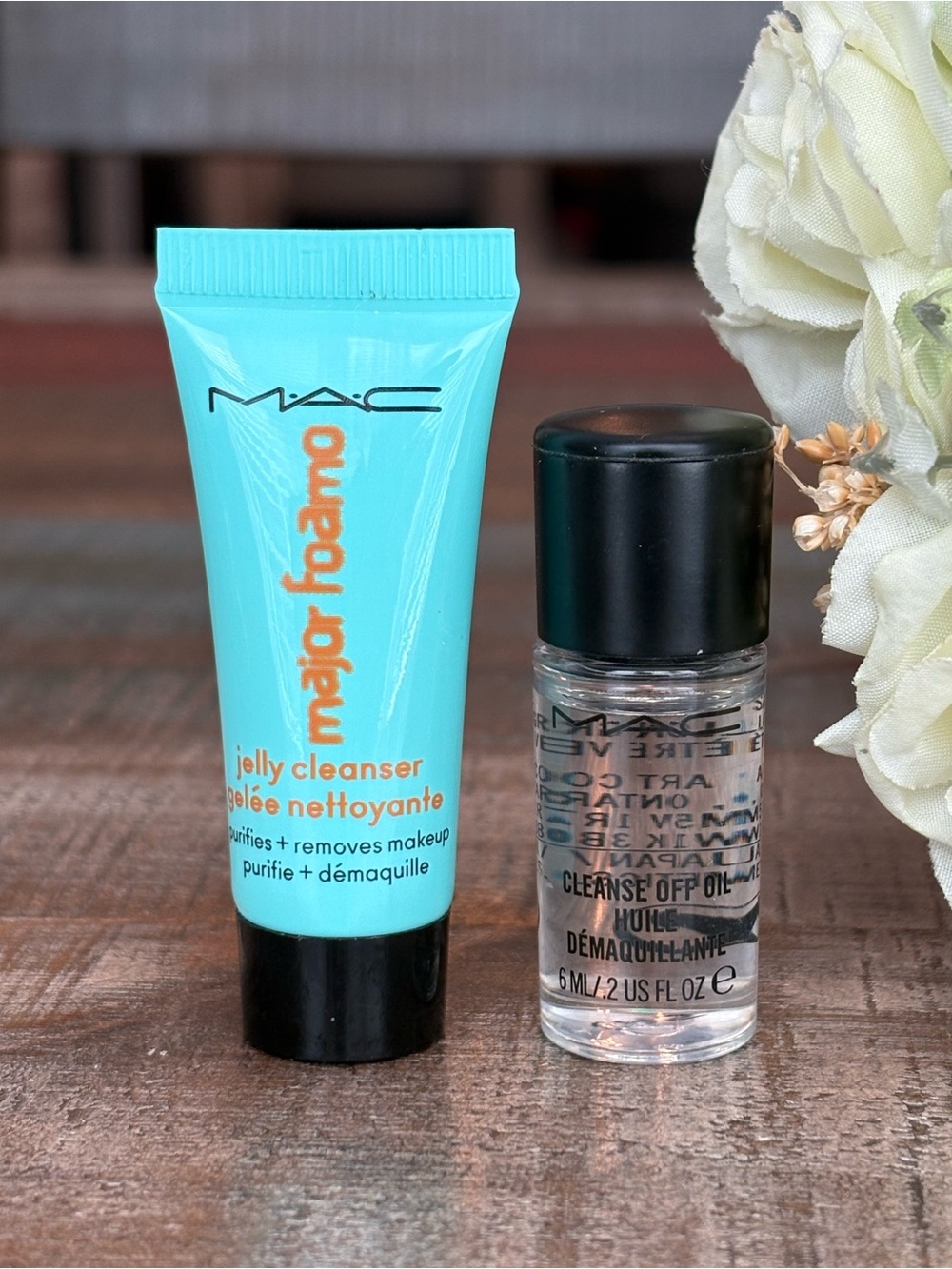 New MAC Cosmetics CLEANSE OFF OIL Cleanser & MAJOR FOAMO Jelly Cleanser Minis!